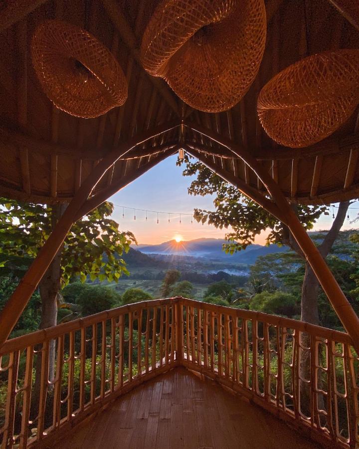 הוילה Karangasem Bird Hills Bamboo House מראה חיצוני תמונה